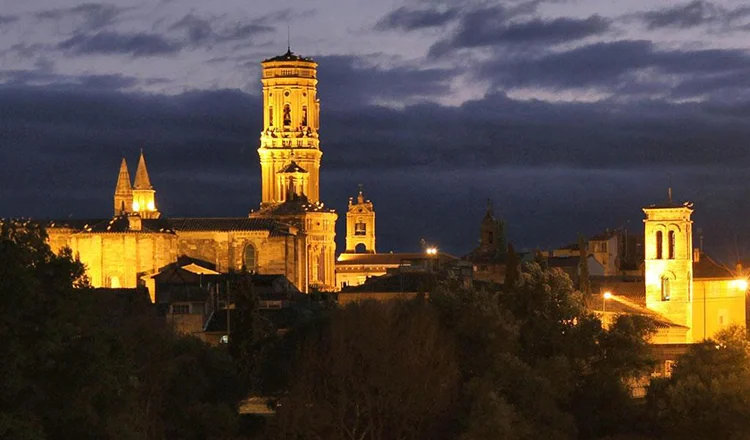 tudela y ujue de noche
